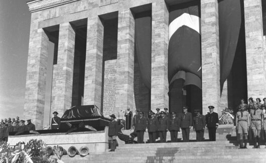 Atatürk’ün ebedi istirahatgâhı Anıtkabir, Anadolu’da var olmuş birçok medeniyete ilişkin semboller içeriyor.